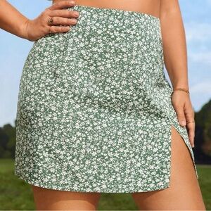 Green Ditsy Floral Mini Skirt Slit A-Line Spring Boho Size 6 SHEIN LUNE